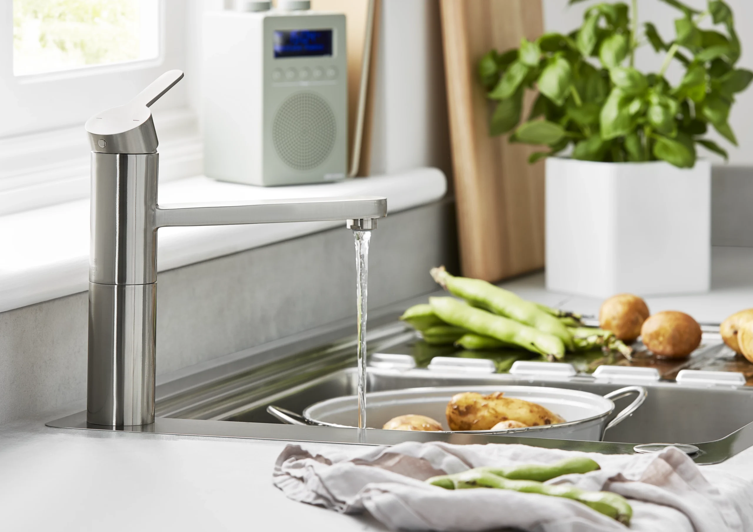 Cooke & Lewis Alysa Chrome Effect Kitchen Top Lever Tap 12 Cooke & Lewis Alysa Chrome Effect Kitchen Top Lever Tap - Image 10