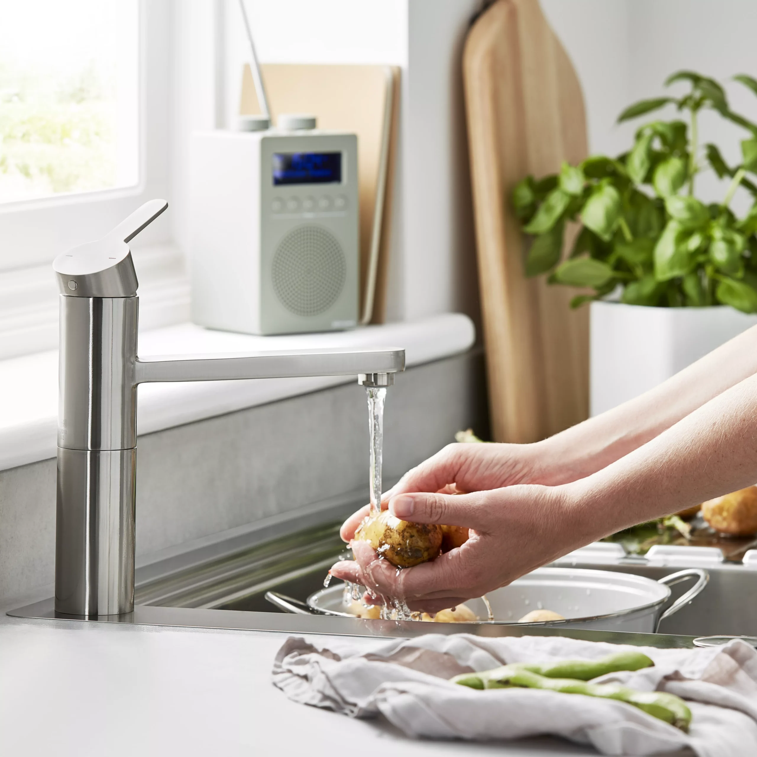 Cooke & Lewis Alysa Chrome Effect Kitchen Top Lever Tap 16 Cooke & Lewis Alysa Chrome Effect Kitchen Top Lever Tap - Image 14