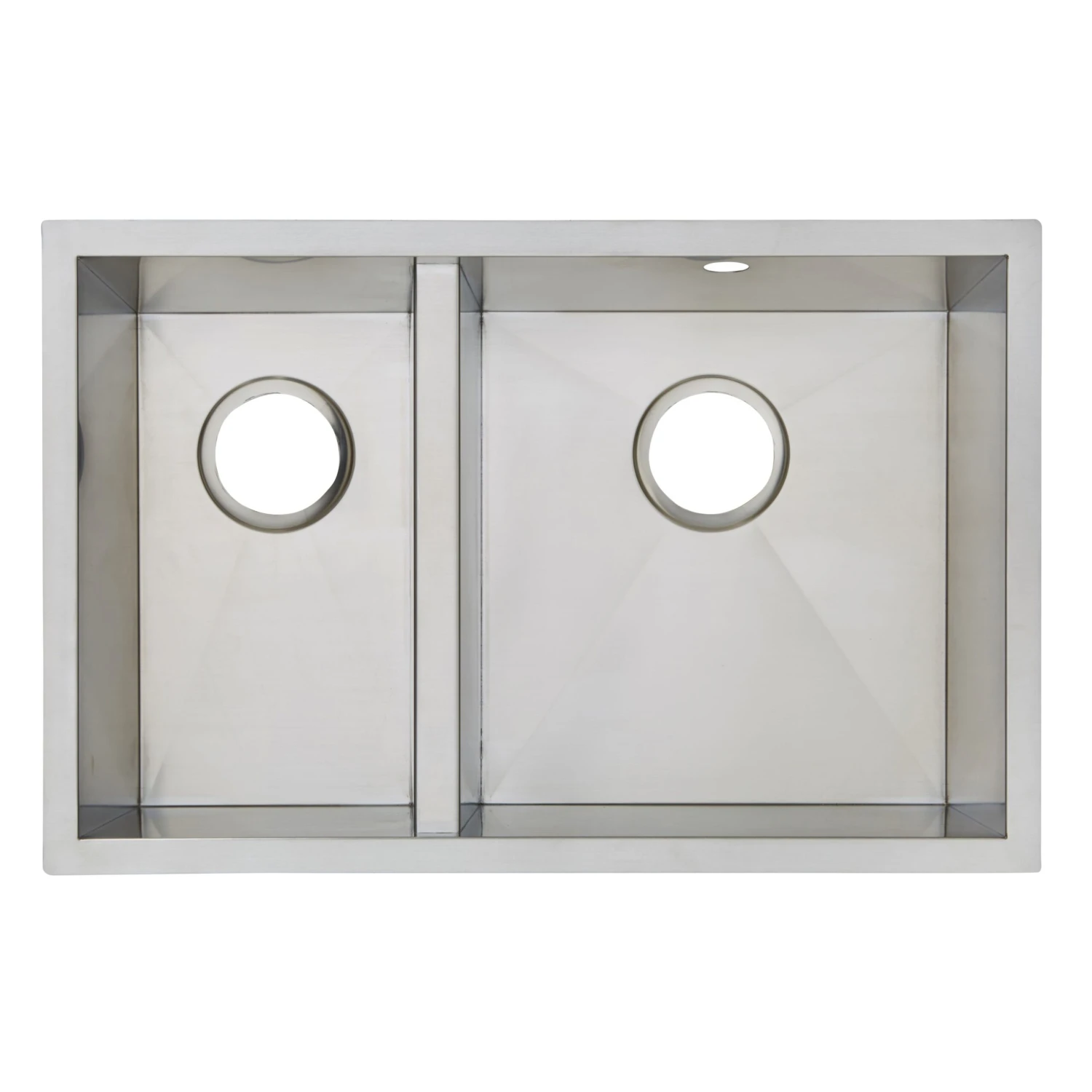 Cooke & Lewis Cajal Stainless Steel Rectangular 1.5 Bowl Sink (W)450mm 3 Cooke & Lewis Cajal Stainless Steel Rectangular 1.5 Bowl Sink (W)450mm