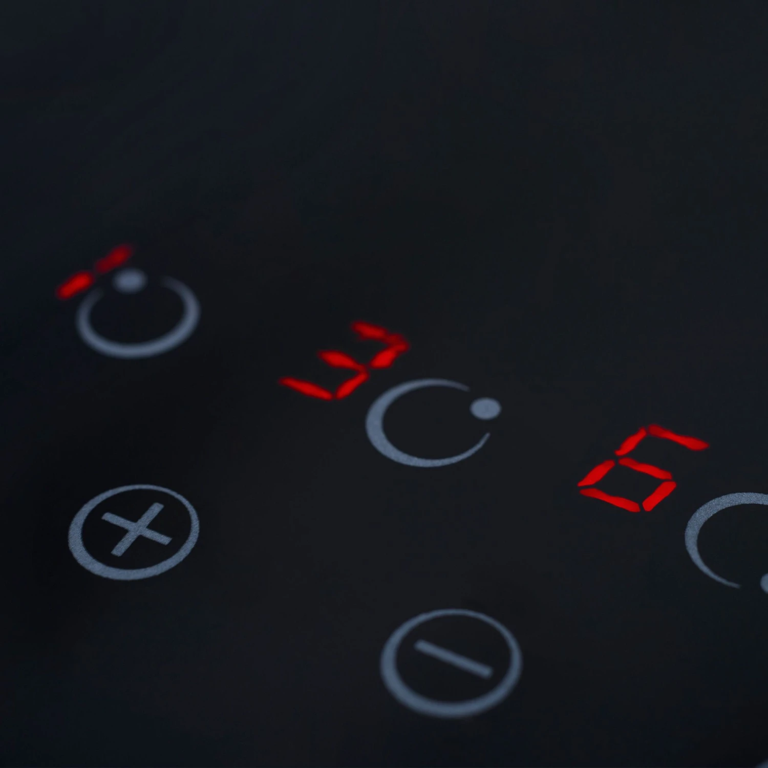 Cooke & Lewis CLCER60A 4 Zone Black Glass Ceramic Hob, (W)590mm 4 Cooke & Lewis CLCER60A 4 Zone Black Glass Ceramic Hob, (W)590mm - Image 2