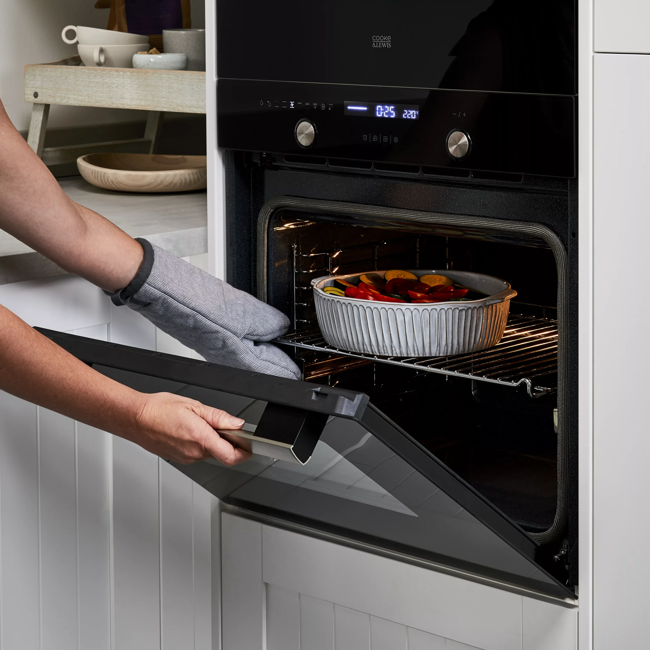 Cooke & Lewis CLPYBLa Built-in Single Multifunction Oven - Black 12 Cooke & Lewis CLPYBLa Built-in Single Multifunction Oven - Black - Image 10