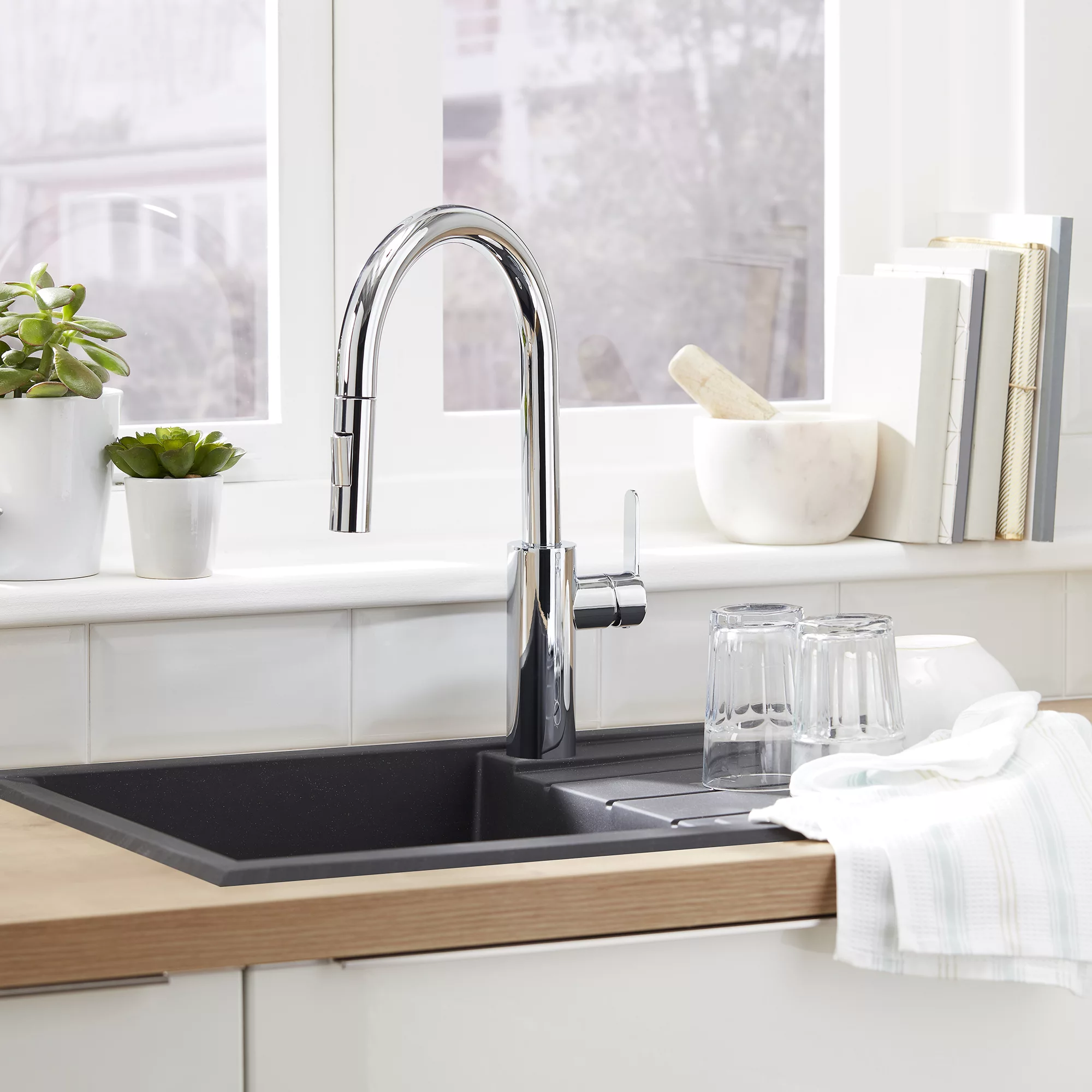 Cooke & Lewis Kareena Chrome Effect Kitchen Side Lever Pull Out Tap 7 Cooke & Lewis Kareena Chrome Effect Kitchen Side Lever Pull Out Tap - Image 5