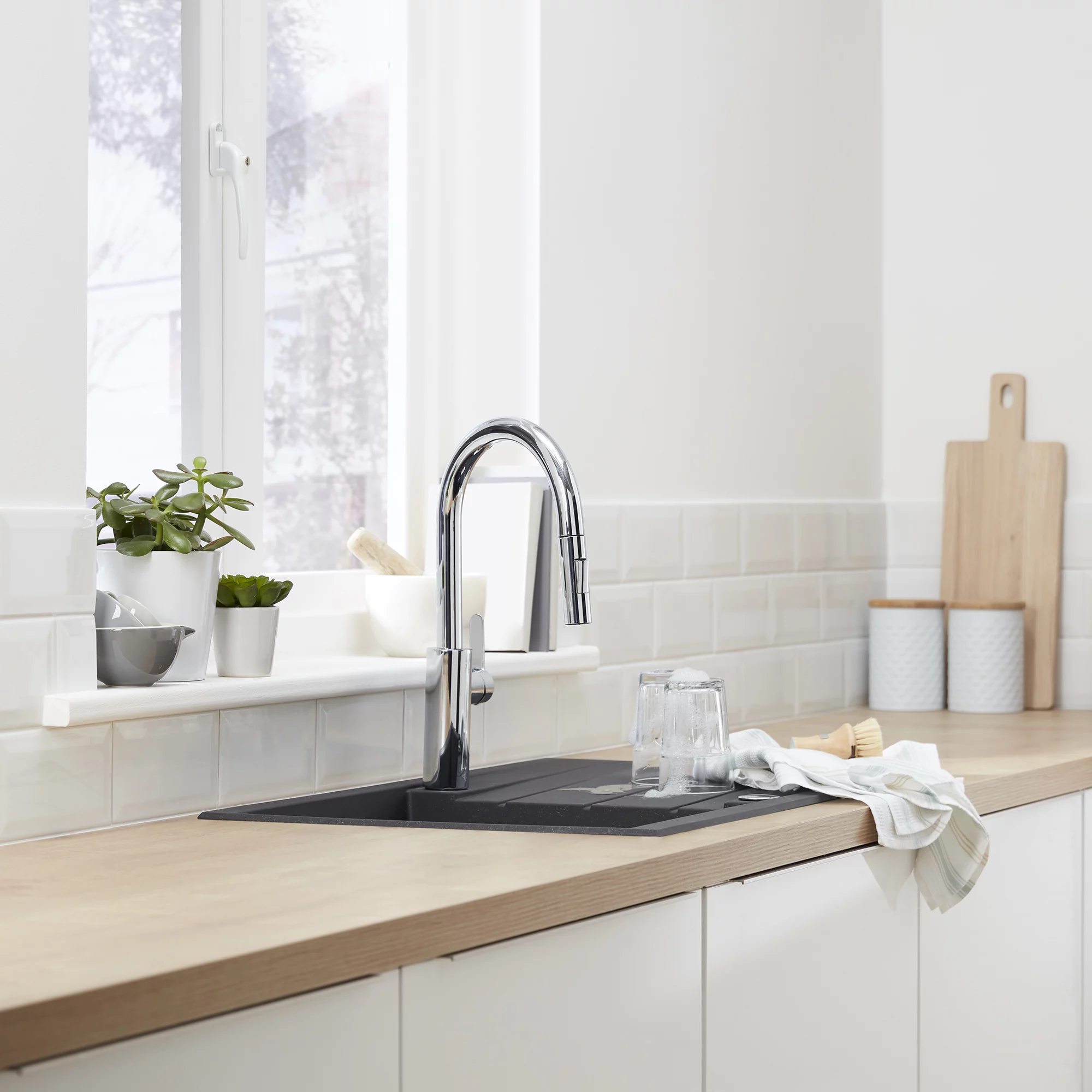 Cooke & Lewis Kareena Chrome Effect Kitchen Side Lever Pull Out Tap 8 Cooke & Lewis Kareena Chrome Effect Kitchen Side Lever Pull Out Tap - Image 6