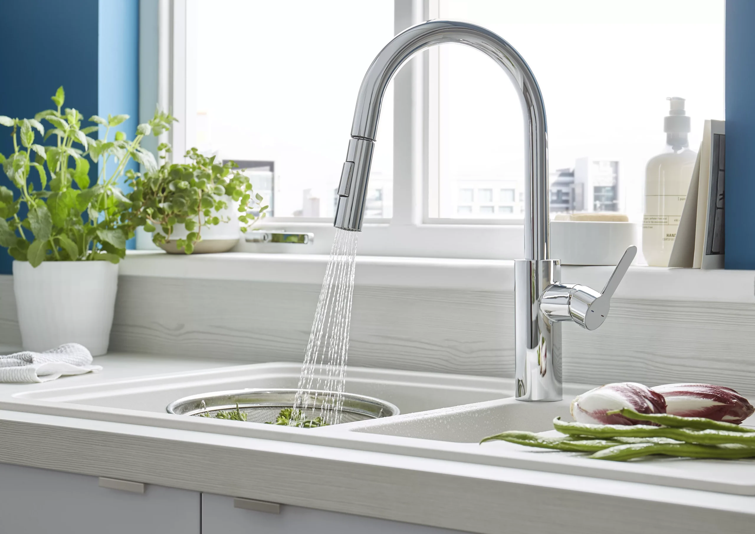 Cooke & Lewis Kareena Chrome Effect Kitchen Side Lever Pull Out Tap 14 Cooke & Lewis Kareena Chrome Effect Kitchen Side Lever Pull Out Tap - Image 12