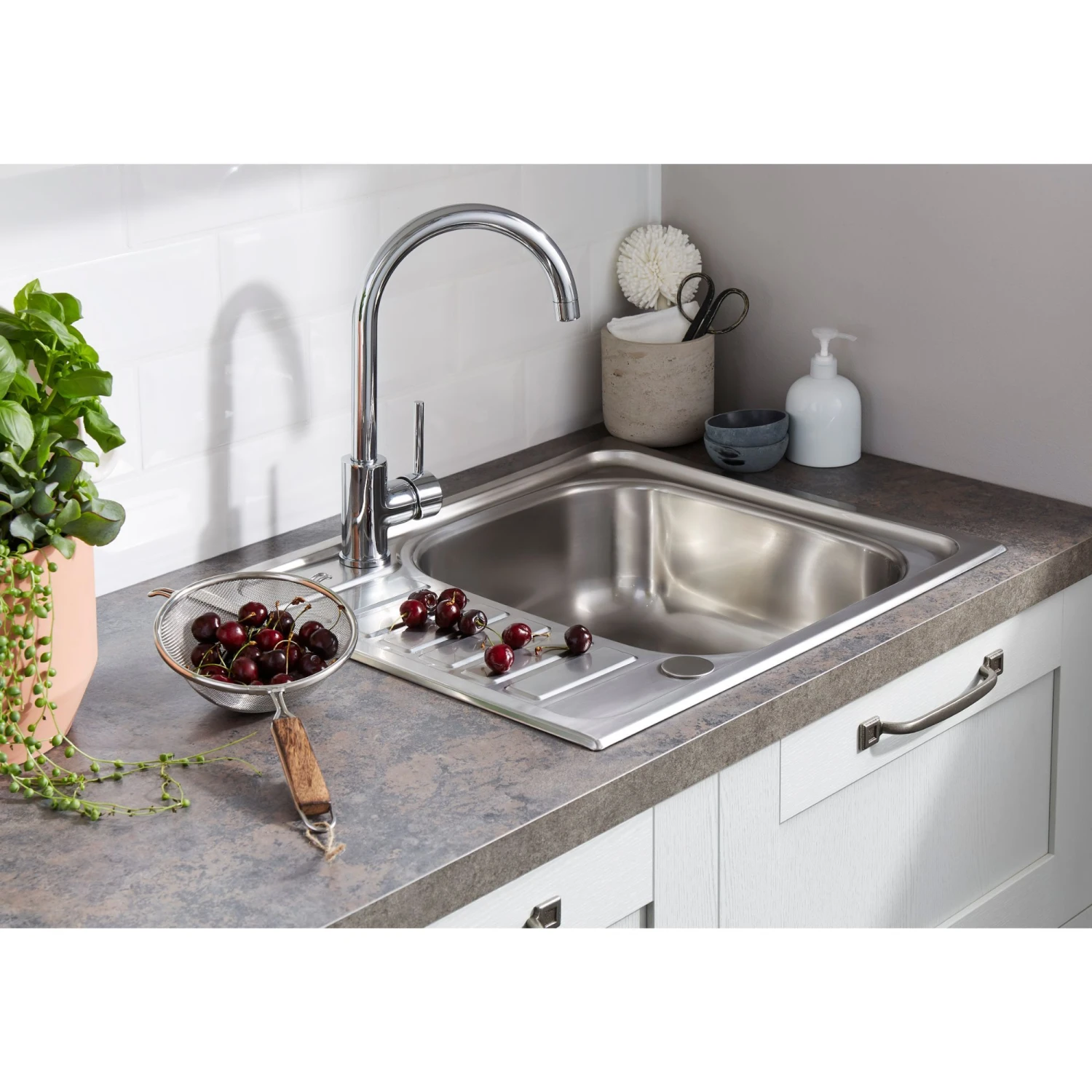 Cooke & Lewis Sagan Polished Inox Stainless Steel 1 Bowl Sink & Drainer 500mm X 580mm 5 Cooke & Lewis Sagan Polished Inox Stainless Steel 1 Bowl Sink & Drainer 500mm X 580mm - Image 3