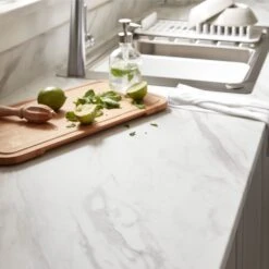 GoodHome 22mm Algiata Matt White Marble Effect Chipboard & Laminate Post-formed Kitchen Worktop, (L)3000mm -Prime Kitchen goodhome 22mm algiata matt white marble effect chipboard laminate post formed kitchen worktop l 3000mm3663602634133 03i bq