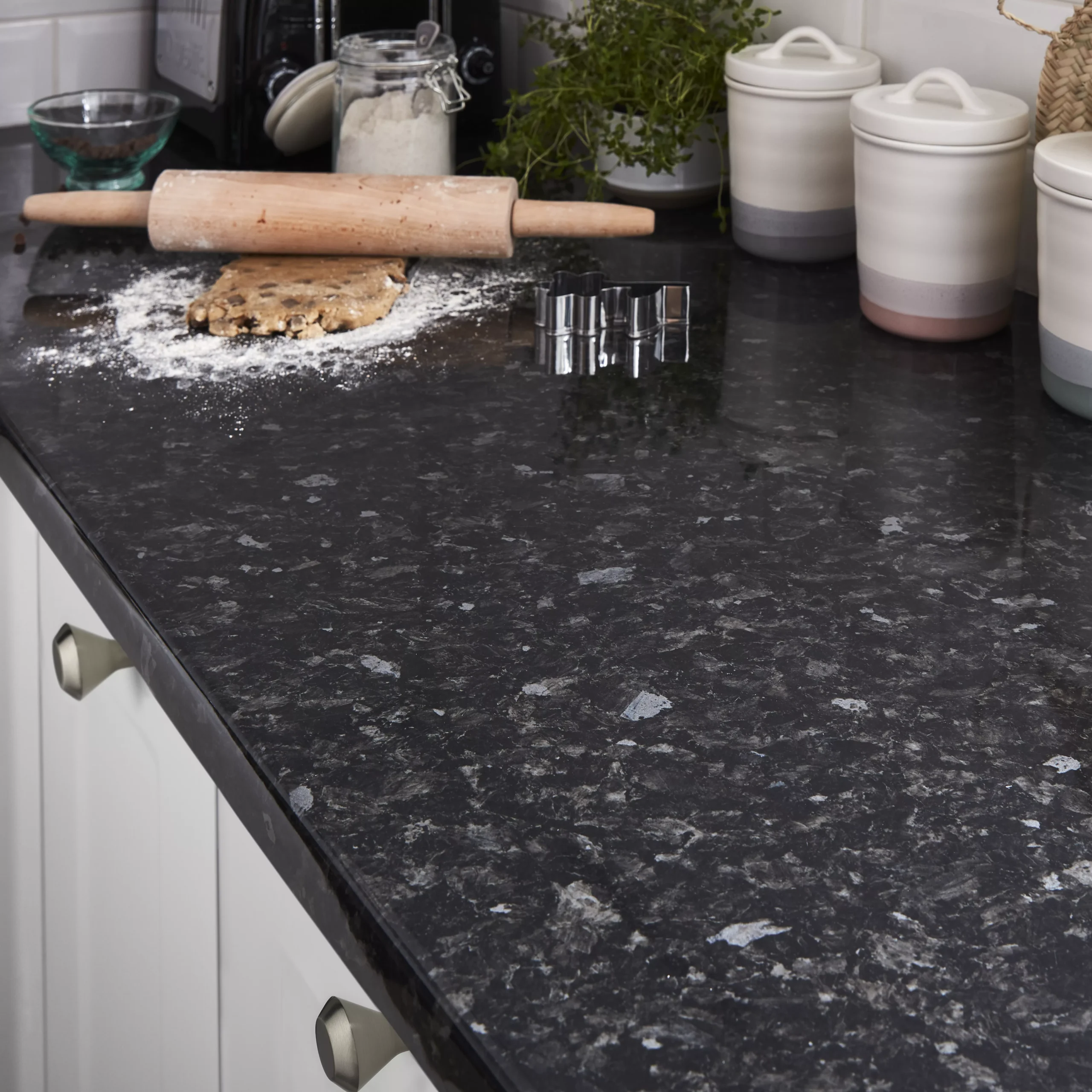 GoodHome 38mm Kabsa Gloss Black Granite Effect Laminate Post-formed Kitchen Worktop, (L)3000mm 8 GoodHome 38mm Kabsa Gloss Black Granite Effect Laminate Post-formed Kitchen Worktop, (L)3000mm - Image 6