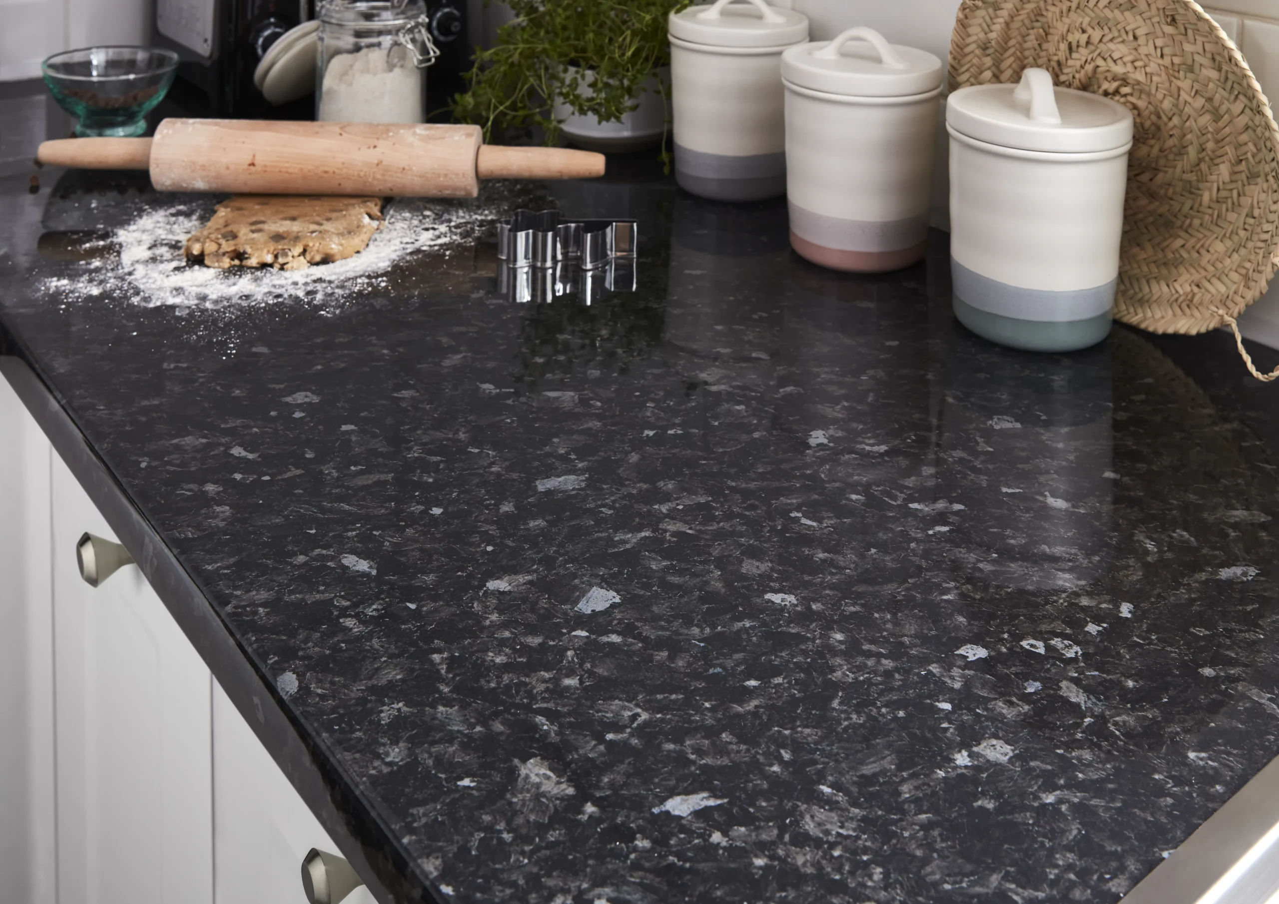 GoodHome 38mm Kabsa Gloss Black Granite Effect Laminate Post-formed Kitchen Worktop, (L)3000mm 13 GoodHome 38mm Kabsa Gloss Black Granite Effect Laminate Post-formed Kitchen Worktop, (L)3000mm - Image 11