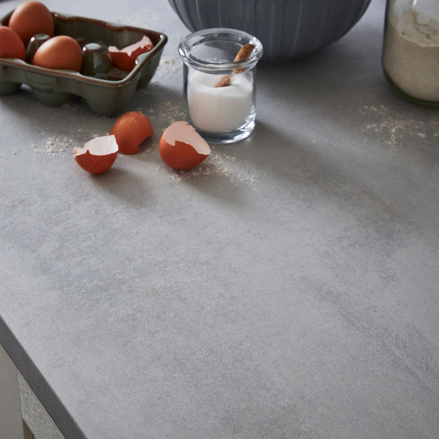 GoodHome 38mm Kala Matt Grey Concrete Effect Laminate & Particle Board Square Edge Kitchen Worktop, (L)3000mm 7 GoodHome 38mm Kala Matt Grey Concrete Effect Laminate & Particle Board Square Edge Kitchen Worktop, (L)3000mm - Image 5
