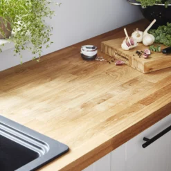 GoodHome 40mm Hinita Oiled Natural Solid Oak Square Edge Kitchen Worktop, (L)3000mm -Prime Kitchen goodhome 40mm hinita oiled natural solid oak square edge kitchen worktop l 3000mm3663602635567 30i