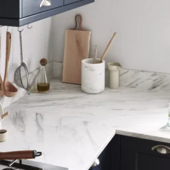 GoodHome Algiata White Marble Effect Laminate & Particle Board Upstand (L)3000mm -Prime Kitchen goodhome algiata white marble effect laminate particle board upstand l 3000mm3663602634133 01i