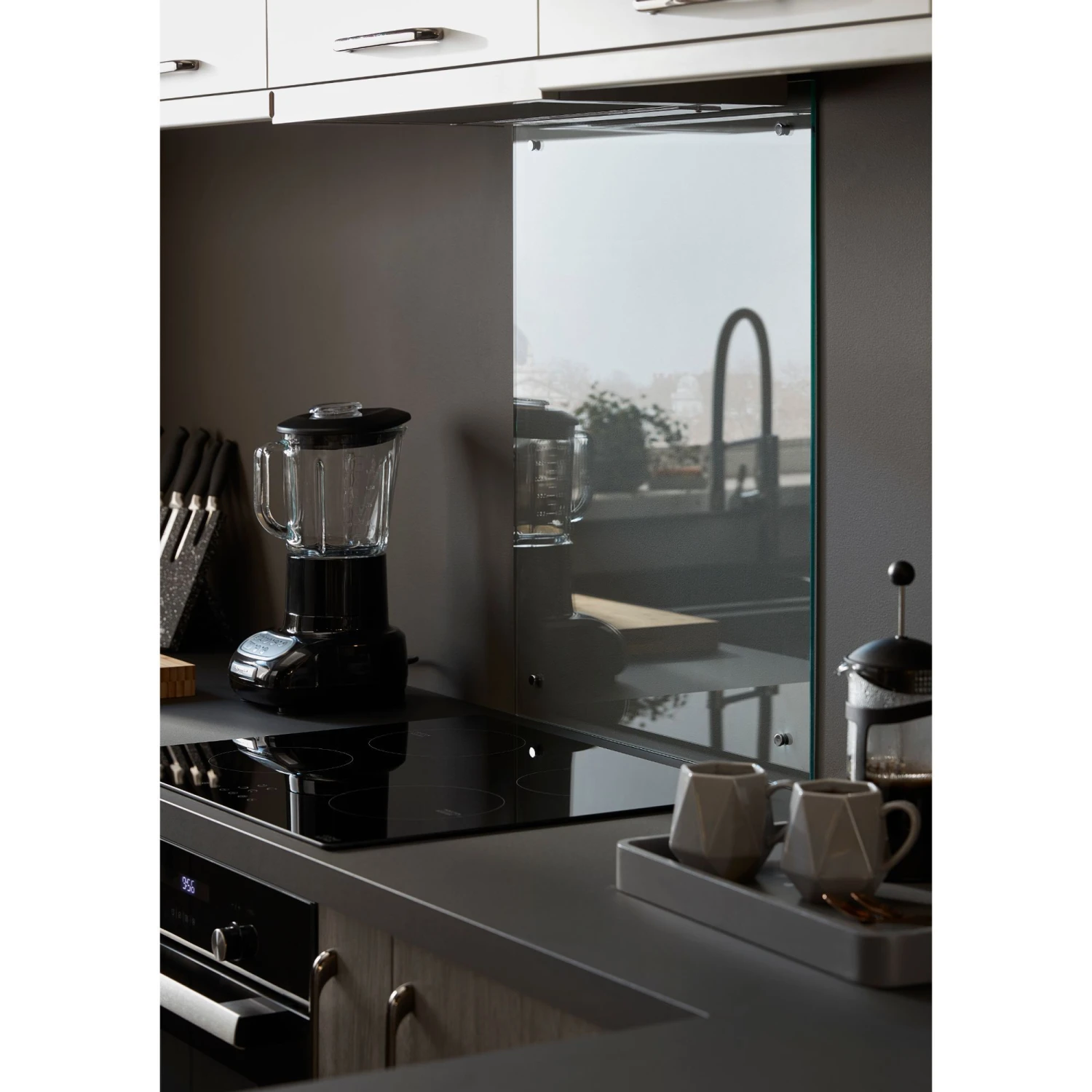 GoodHome Nashi Anthracite Glass Effect Glass Splashback, (H)800mm (W)600mm (T)5mm 6 GoodHome Nashi Anthracite Glass Effect Glass Splashback, (H)800mm (W)600mm (T)5mm - Image 4