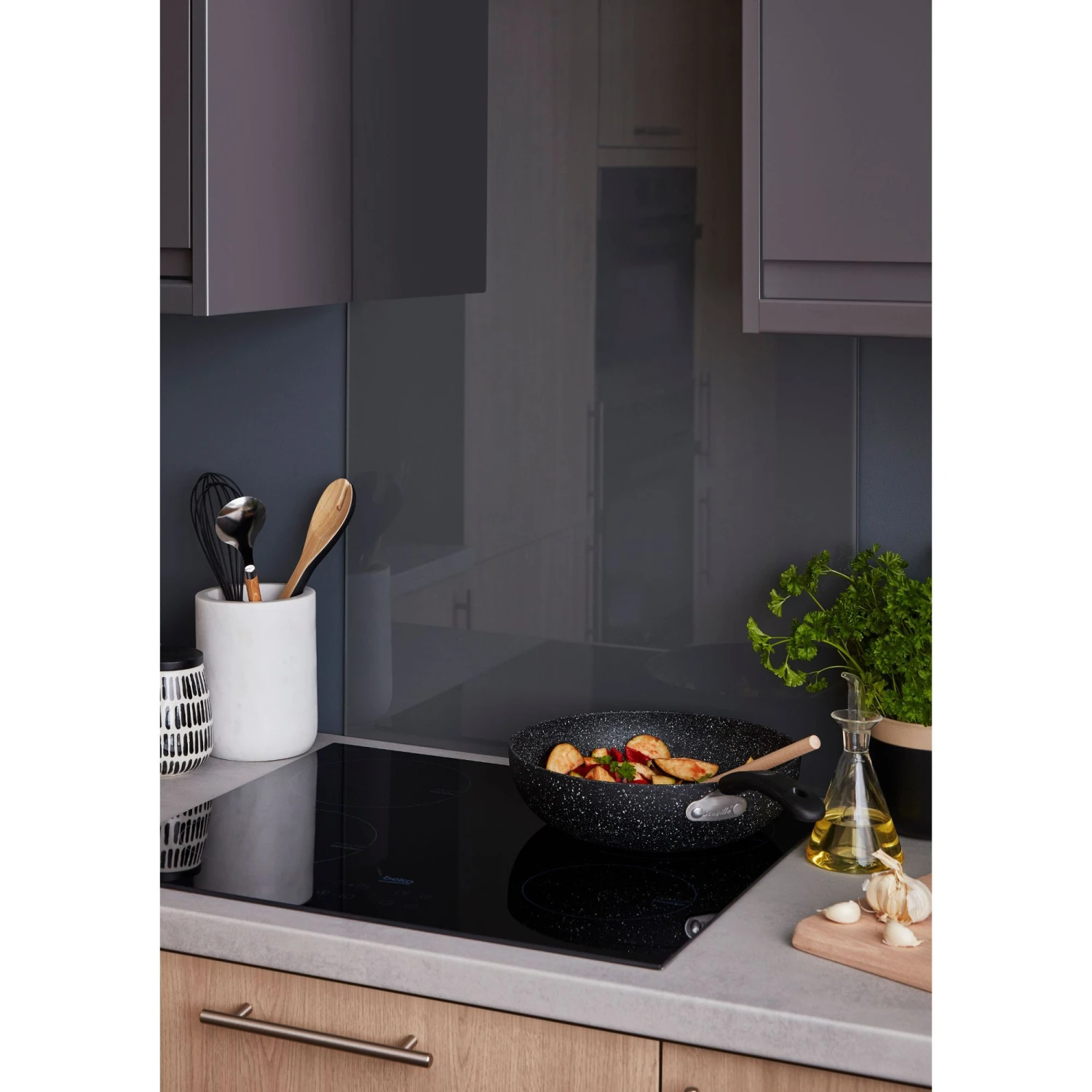 GoodHome Nashi Anthracite Glass Effect Glass Splashback, (H)800mm (W)600mm (T)5mm 14 GoodHome Nashi Anthracite Glass Effect Glass Splashback, (H)800mm (W)600mm (T)5mm - Image 12