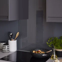 GoodHome Nashi Anthracite Glass Effect Glass Splashback, (H)800mm (W)600mm (T)5mm 35 GoodHome Nashi Anthracite Glass Effect Glass Splashback, (H)800mm (W)600mm (T)5mm -Prime Kitchen goodhome nashi anthracite glass effect glass splashback h 800mm w 600mm t 5mm3663602633921 34i