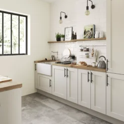 GoodHome Verbena Matt Cashmere Painted Natural Ash Shaker Highline Cabinet Door (W)500mm (H)715mm (T)20mm -Prime Kitchen goodhome verbena matt cashmere painted natural ash shaker highline cabinet door w 500mm h 715mm t 20mm3663602653608 20i
