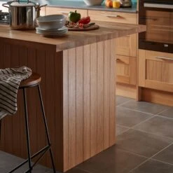 GoodHome Verbena Natural Oak Shaker Standard Clad On Base Panel (H)900mm (W)610mm -Prime Kitchen goodhome verbena natural oak shaker standard clad on base panel h 900mm w 610mm3663602642084 01i bq