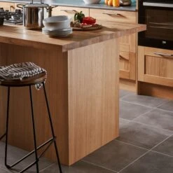 GoodHome Verbena Natural Oak Shaker Standard Clad On Base Panel (H)900mm (W)610mm -Prime Kitchen goodhome verbena natural oak shaker standard clad on base panel h 900mm w 610mm3663602642084 02i bq