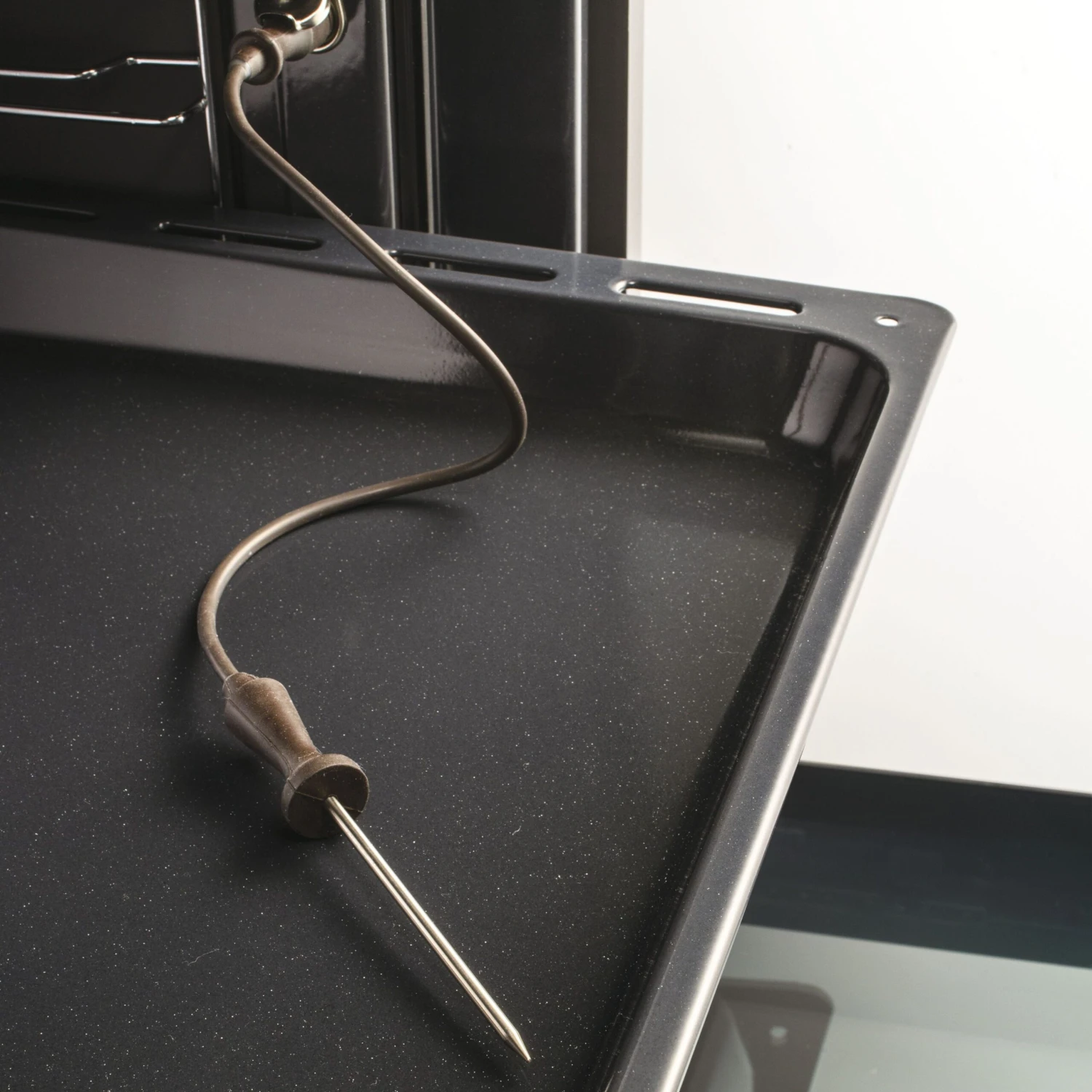 Haier Series 4 HWO60SM5T5BH Built-in Single Oven - Gloss Black 8 Haier Series 4 HWO60SM5T5BH Built-in Single Oven - Gloss Black - Image 6