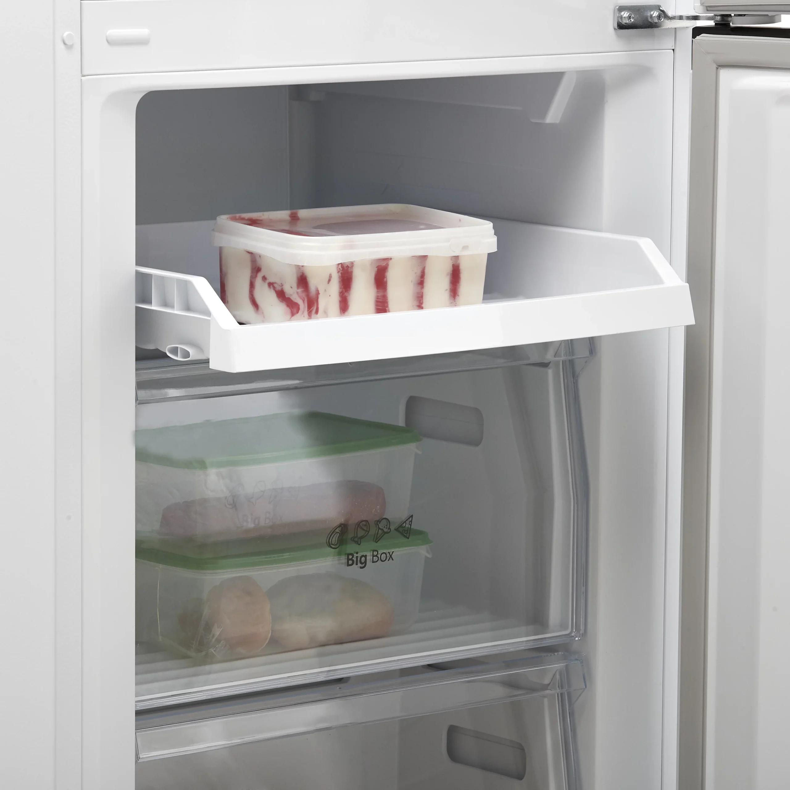 Hisense RB390N4WW1_WH Freestanding Frost Free Fridge Freezer - White 8 Hisense RB390N4WW1_WH Freestanding Frost Free Fridge Freezer - White - Image 6