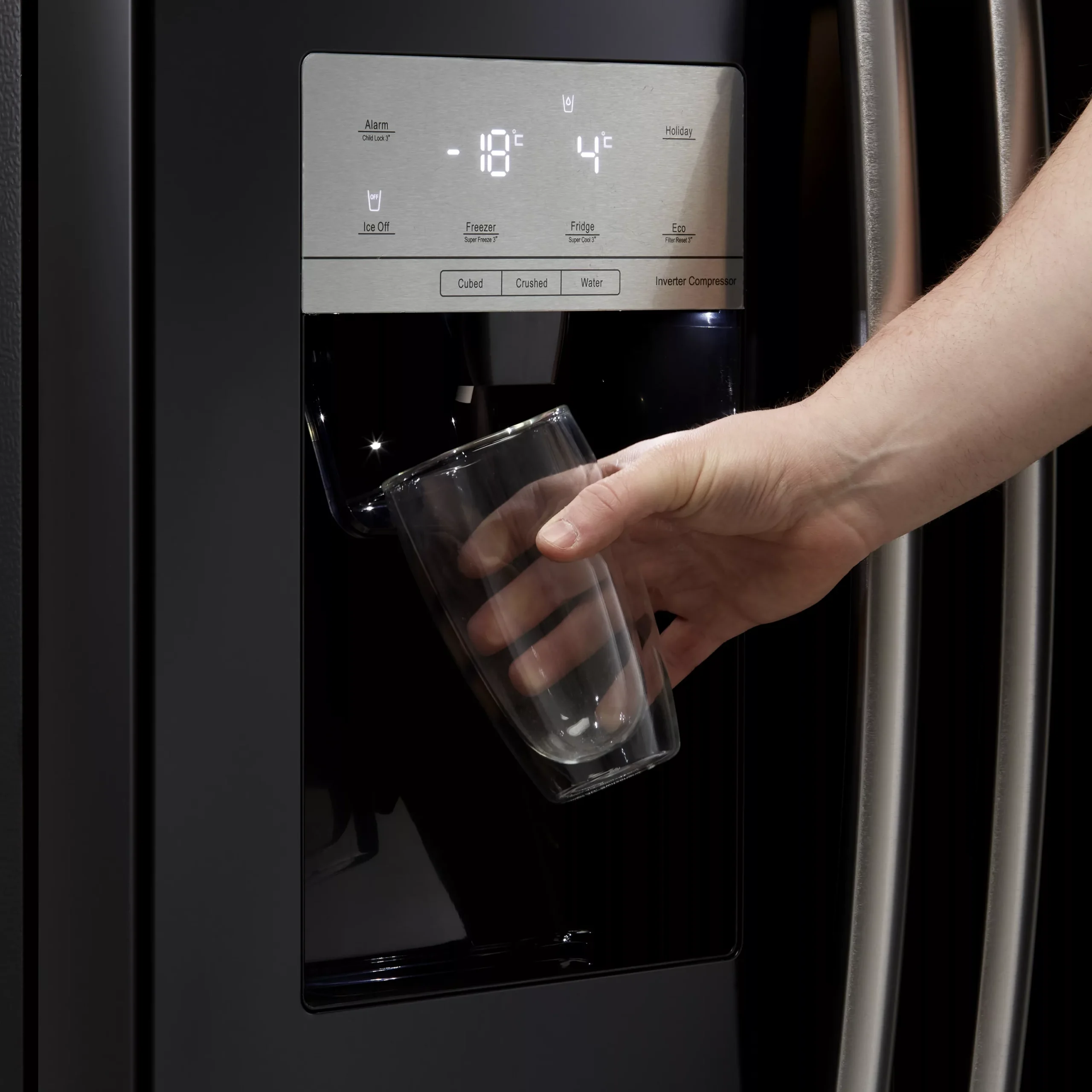 Hisense RS694N4IBF_BK American Style Freestanding Frost Free Fridge Freezer - Black 6 Hisense RS694N4IBF_BK American Style Freestanding Frost Free Fridge Freezer - Black - Image 4