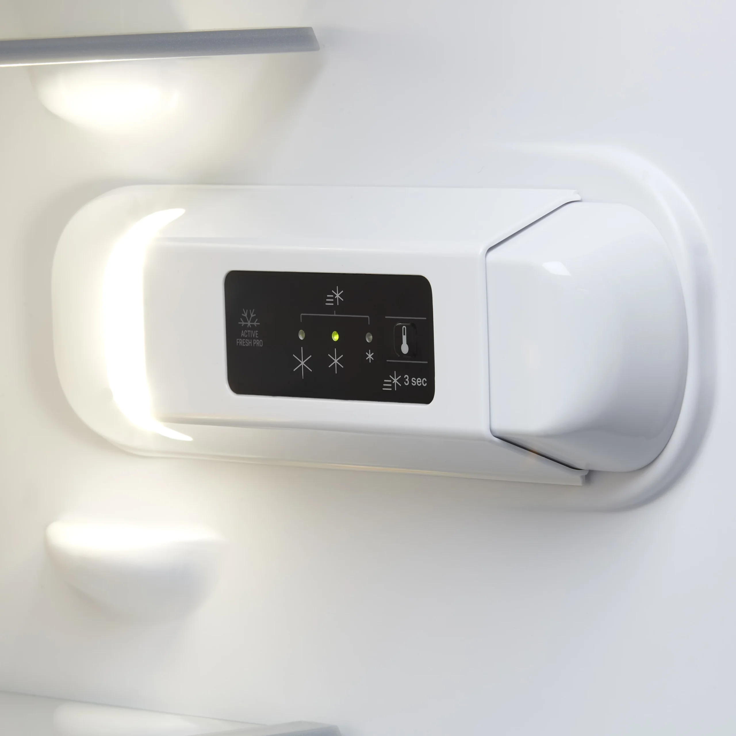 Hotpoint H1NT811EOX1_SSL 60:40 Freestanding Fridge Freezer - Stainless Steel Effect 6 Hotpoint H1NT811EOX1_SSL 60:40 Freestanding Fridge Freezer - Stainless Steel Effect - Image 4