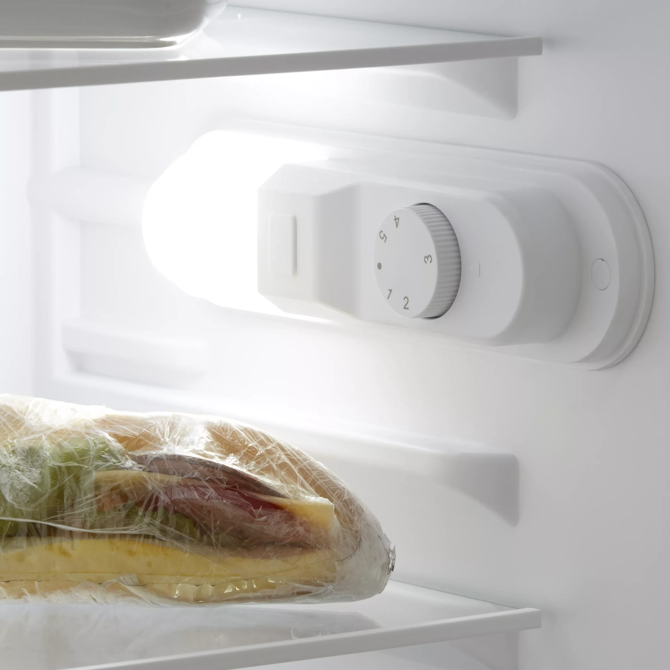 Hotpoint H55RM1110W1_WH Freestanding Under Counter Fridge - White 6 Hotpoint H55RM1110W1_WH Freestanding Under Counter Fridge - White - Image 4