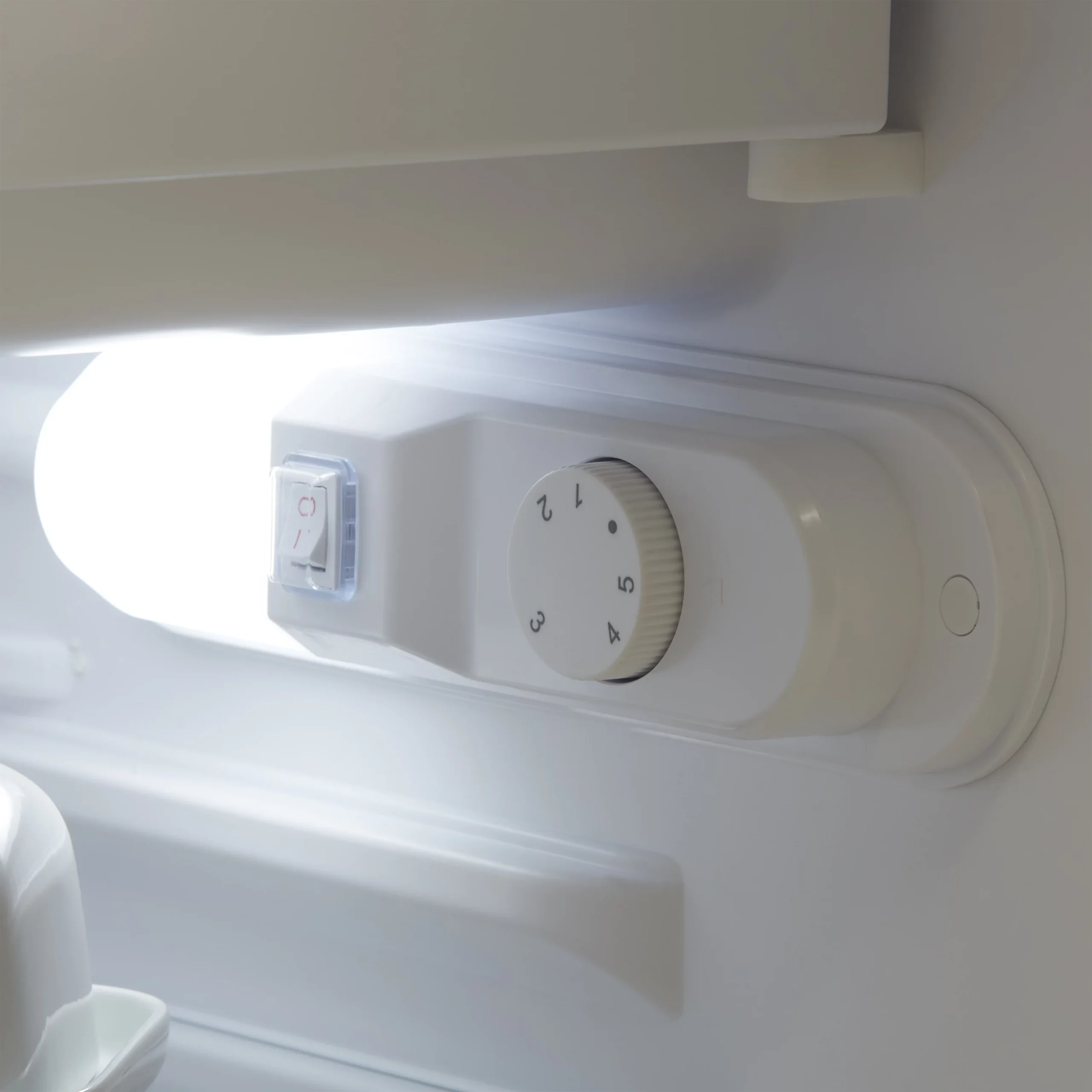 Hotpoint H55VM1110WUK1_WH Freestanding Under Counter Fridge - White 7 Hotpoint H55VM1110WUK1_WH Freestanding Under Counter Fridge - White - Image 5