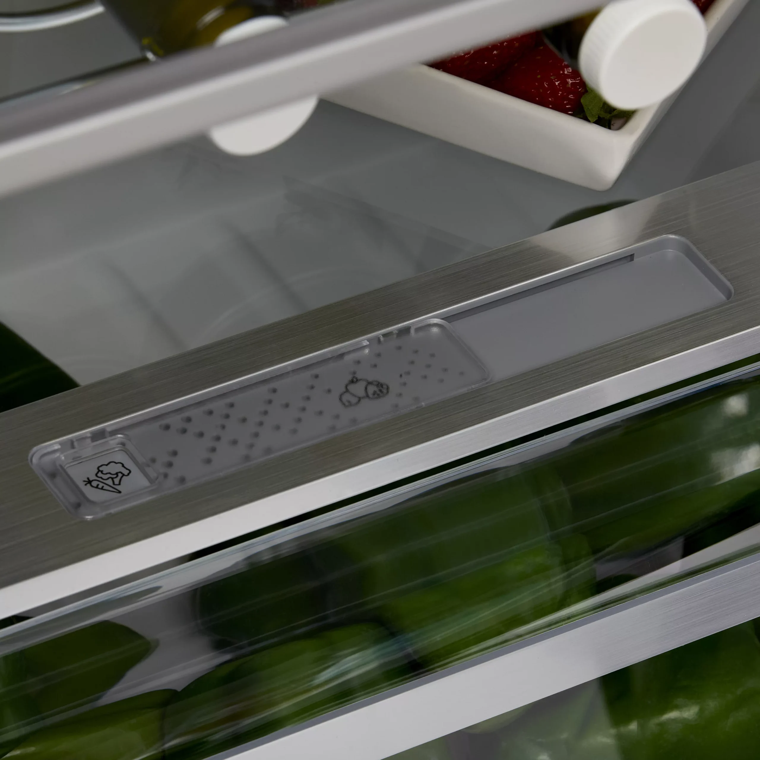 Hotpoint H7T911AKSHAQUA1_BK Freestanding Frost Free Fridge Freezer - Black 8 Hotpoint H7T911AKSHAQUA1_BK Freestanding Frost Free Fridge Freezer - Black - Image 6