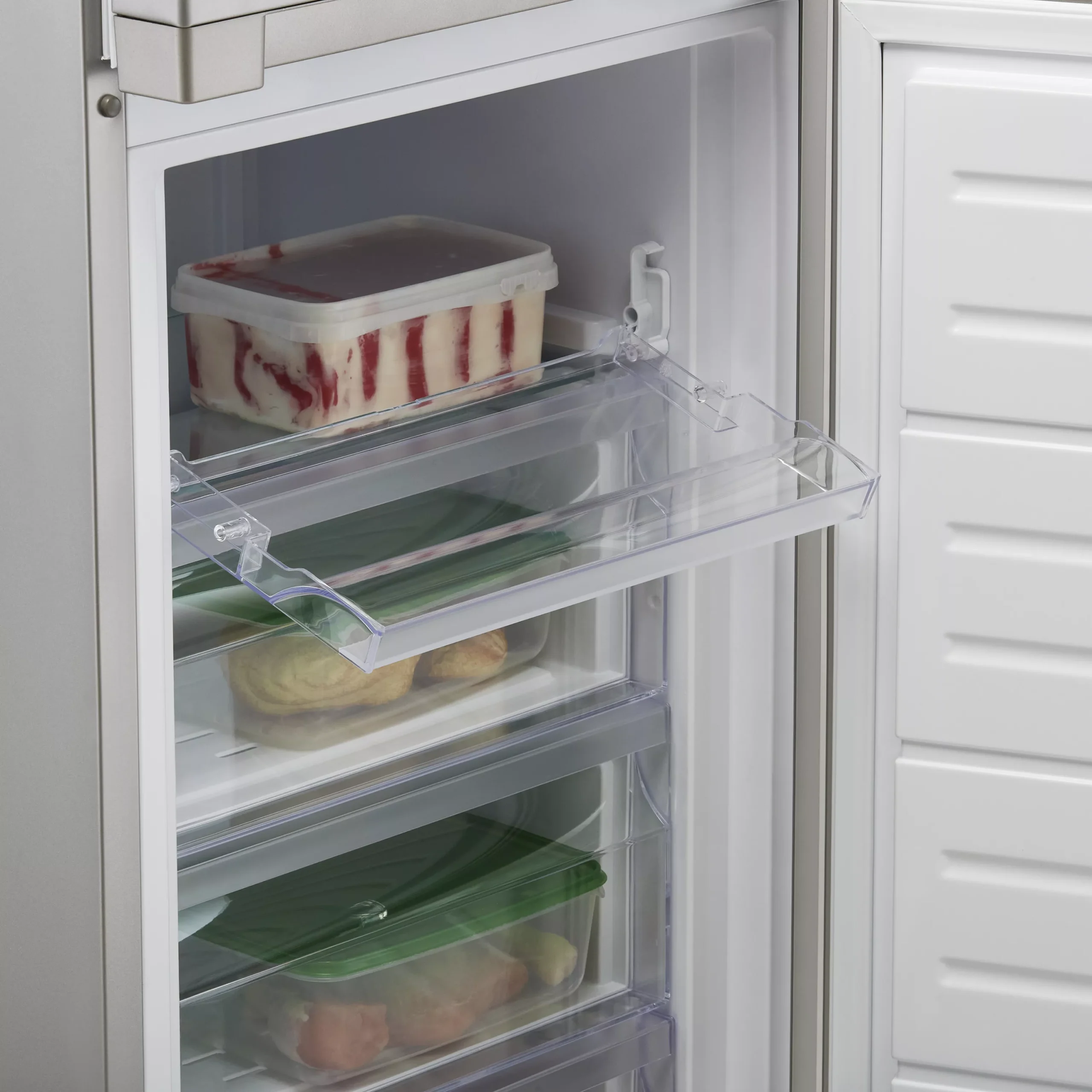 Hotpoint HBNF55181SUK1_SI 50:50 Freestanding Frost Free Fridge Freezer - Silver Effect 7 Hotpoint HBNF55181SUK1_SI 50:50 Freestanding Frost Free Fridge Freezer - Silver Effect - Image 5