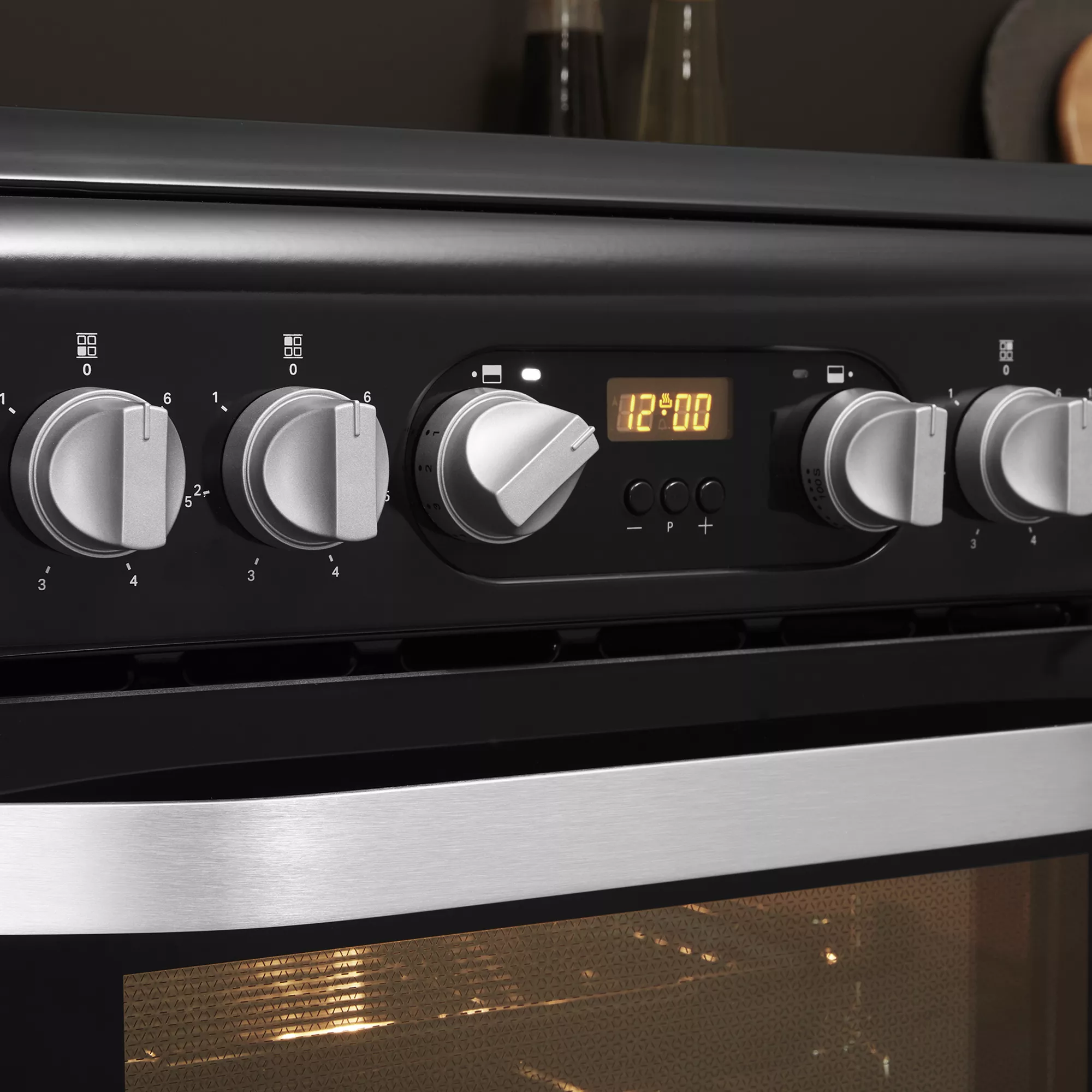 Hotpoint HD5V93CCB/UK_BK 50cm Double Electric Fan Cooker With Ceramic Hob - Black 14 Hotpoint HD5V93CCB/UK_BK 50cm Double Electric Fan Cooker With Ceramic Hob - Black - Image 12