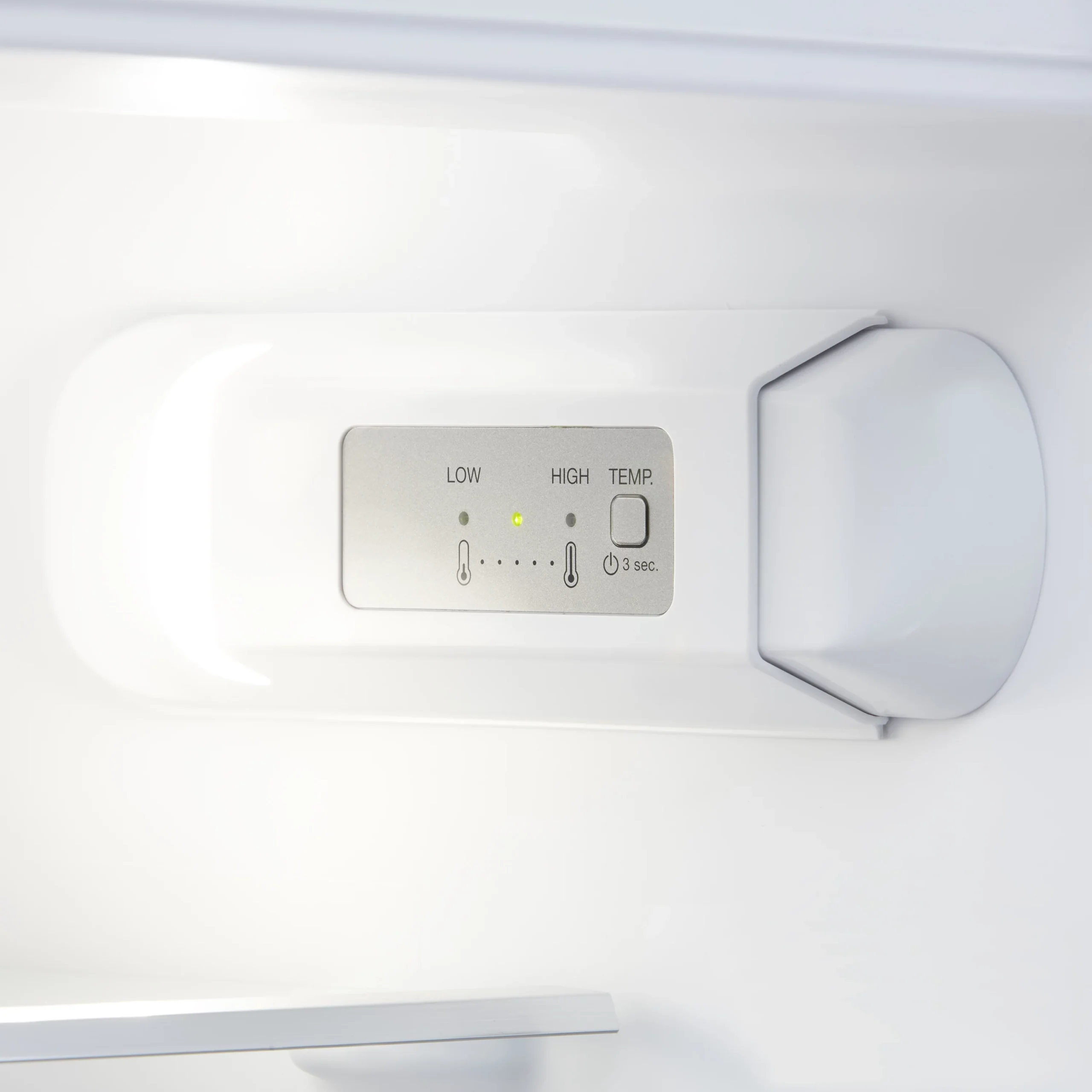 Hotpoint HMCB50501UK_WH 50:50 Built-in Manual Defrost Fridge Freezer - White 5 Hotpoint HMCB50501UK_WH 50:50 Built-in Manual Defrost Fridge Freezer - White - Image 3