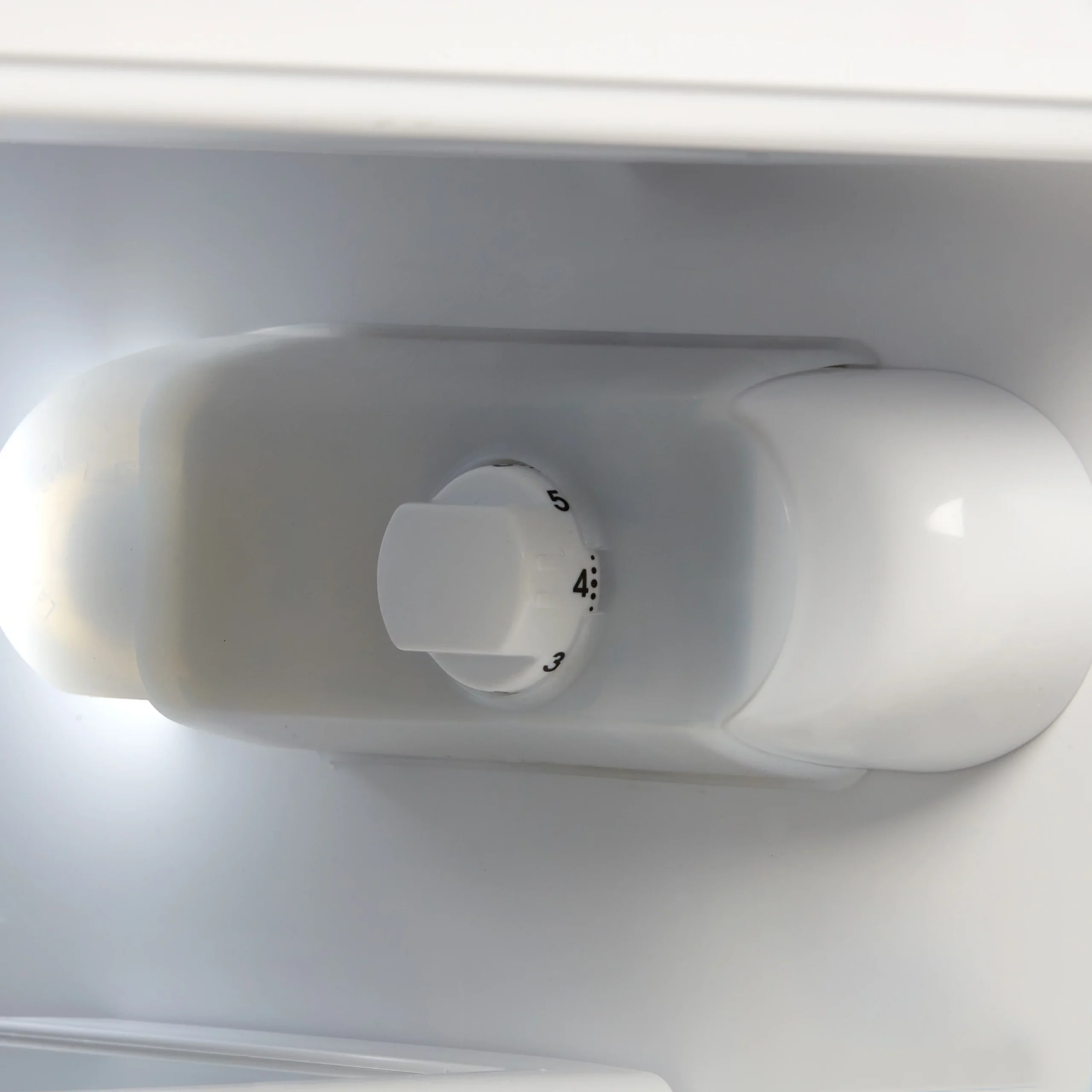 Indesit IB7030A1D.UK1_WH 70:30 Built-in Manual Defrost Fridge Freezer - White 8 Indesit IB7030A1D.UK1_WH 70:30 Built-in Manual Defrost Fridge Freezer - White - Image 6