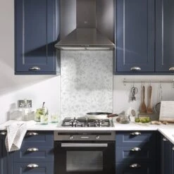 Laura Ashley Lisette White Silhouette Floral Glass Splashback, (H)750mm (W)600mm (T)6mm 7 Laura Ashley Lisette White Silhouette Floral Glass Splashback, (H)750mm (W)600mm (T)6mm -Prime Kitchen laura ashley lisette white silhouette floral glass splashback h 750mm w 600mm t 6mm5060729155110 01i bq