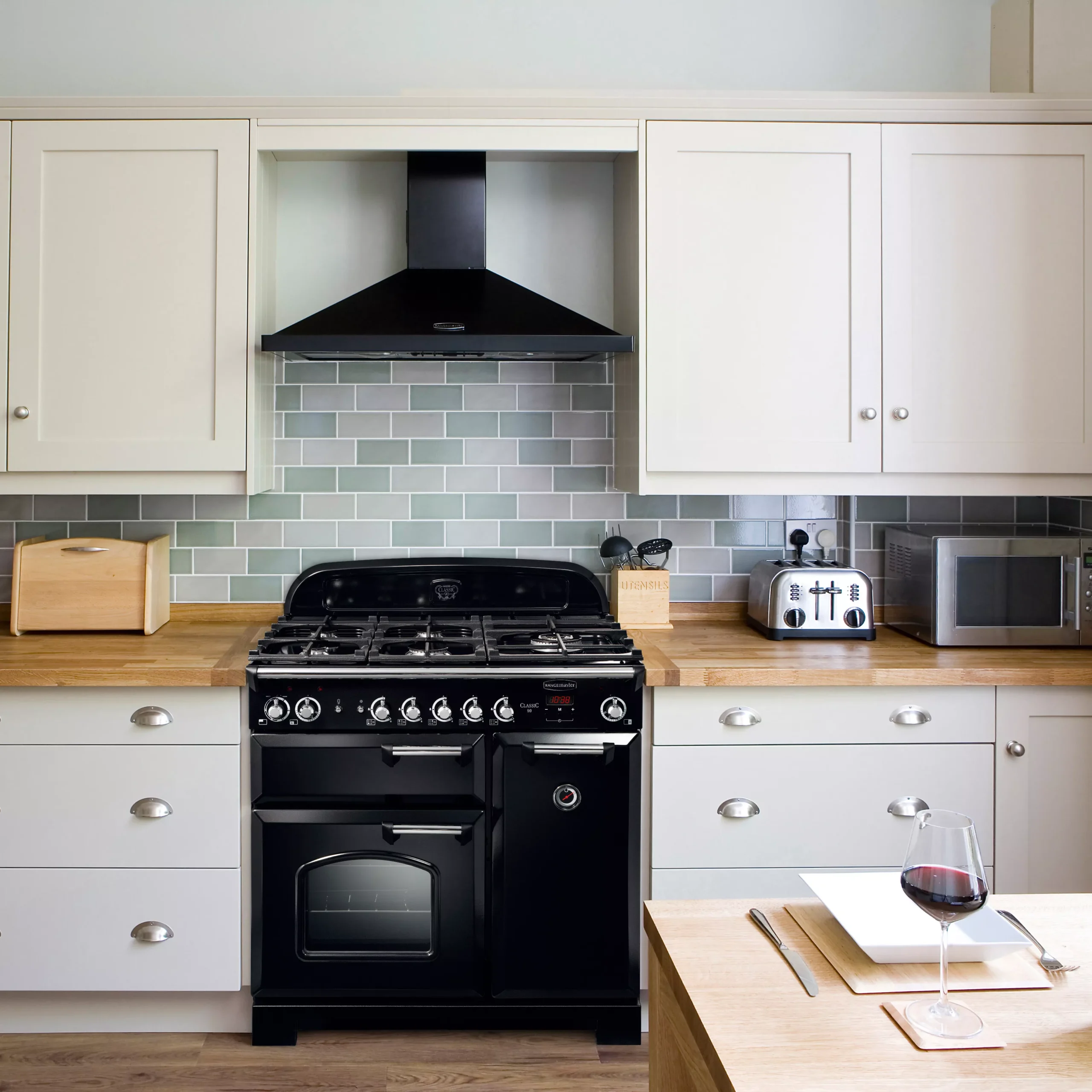 Rangemaster CLA90DFFBLC Freestanding Electric Range Cooker With Gas Hob 4 Rangemaster CLA90DFFBLC Freestanding Electric Range Cooker With Gas Hob - Image 2