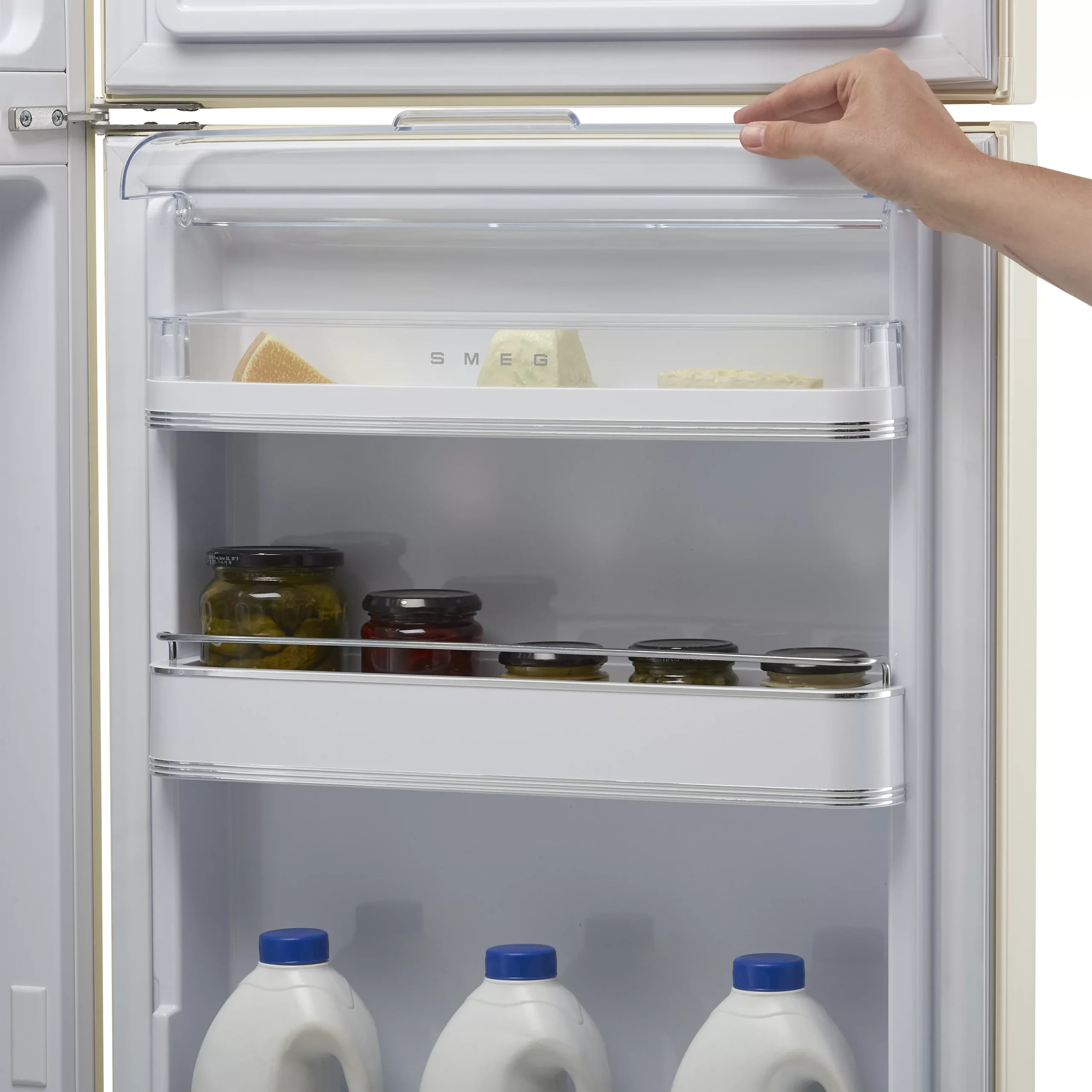 Smeg FAB30RCR5UK 80:20 Freestanding Fridge Freezer - Cream 6 Smeg FAB30RCR5UK 80:20 Freestanding Fridge Freezer - Cream - Image 4