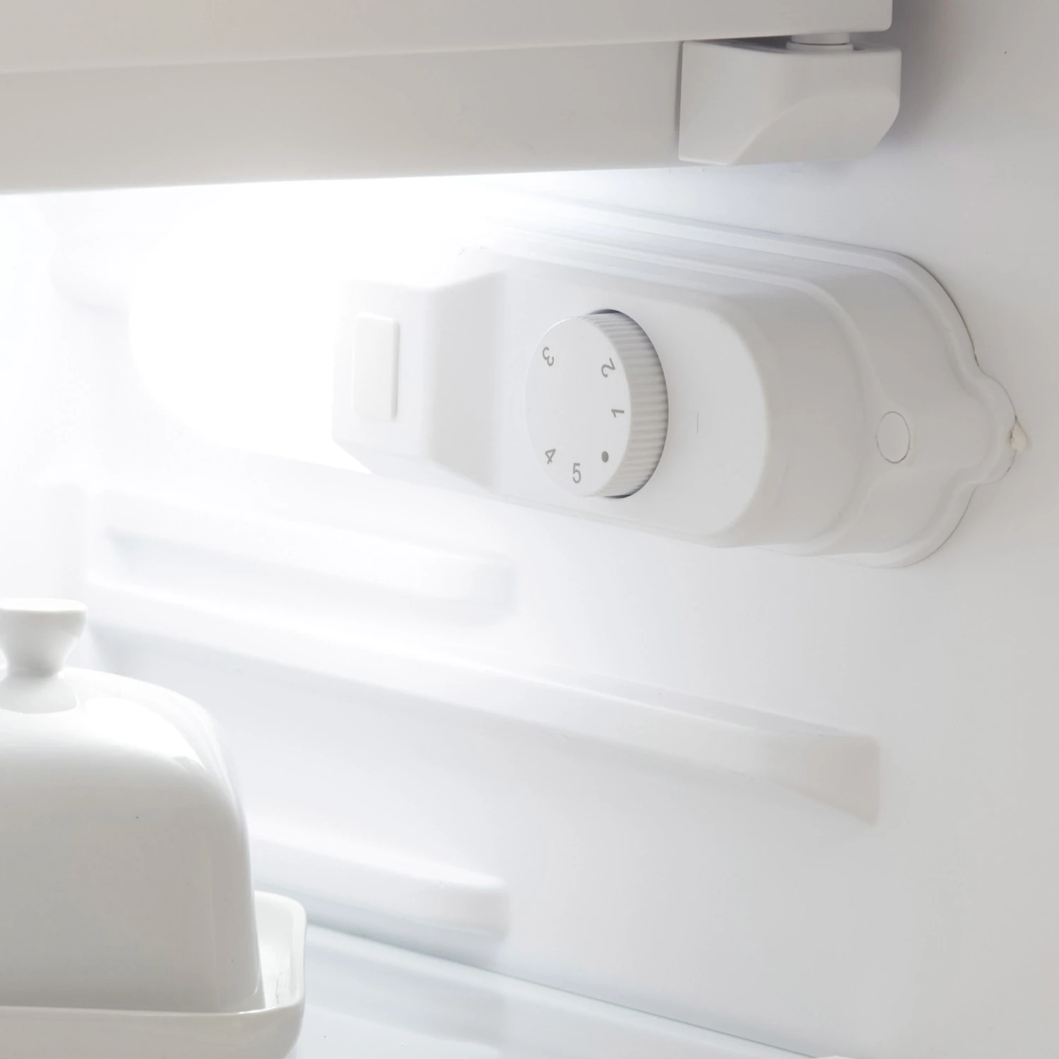 Smeg FS08FW Freestanding With Ice Box Fridge - White 5 Smeg FS08FW Freestanding With Ice Box Fridge - White - Image 3