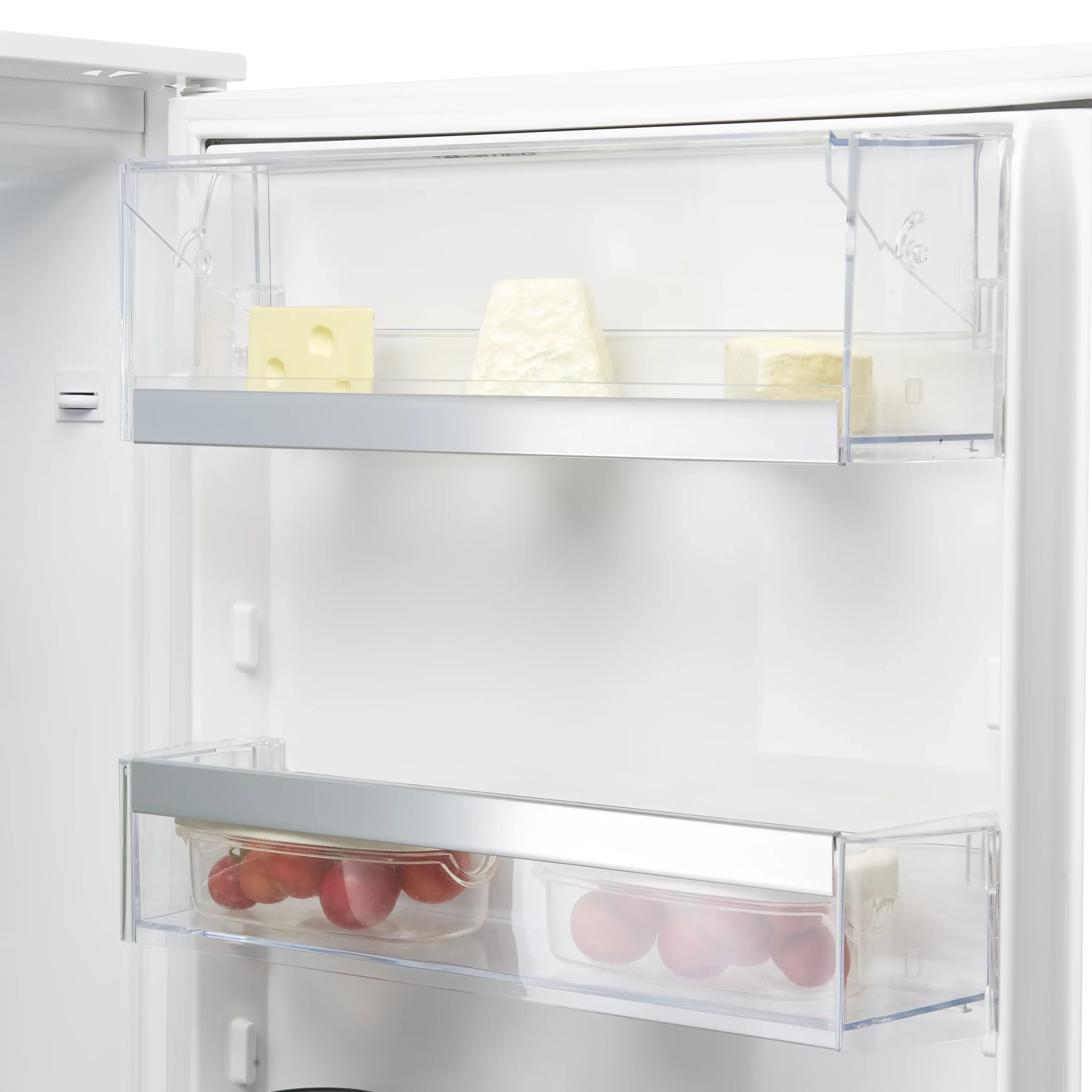 Smeg UKC81721F 70:30 Integrated Frost Free Fridge Freezer - White 5 Smeg UKC81721F 70:30 Integrated Frost Free Fridge Freezer - White - Image 3