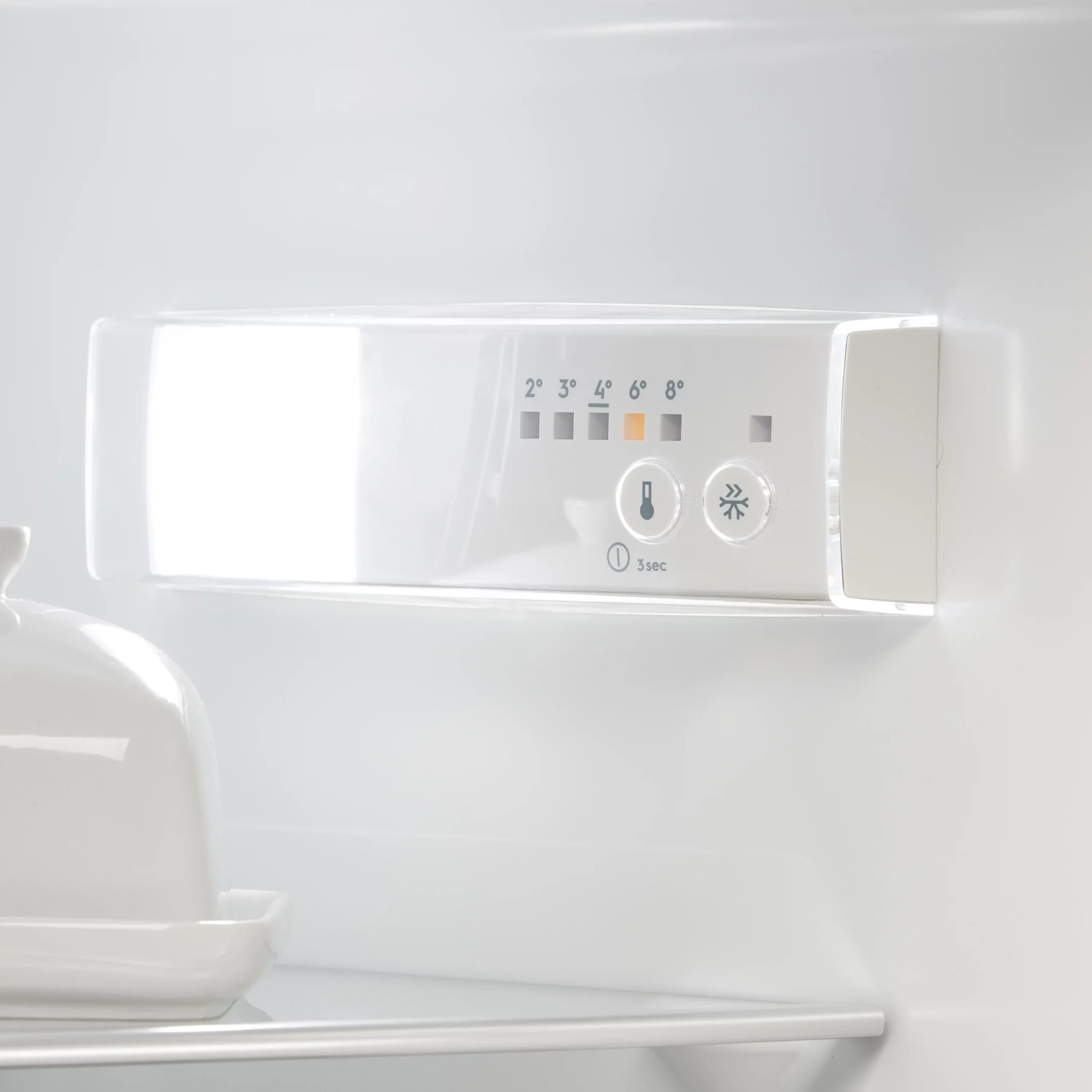 Smeg UKC81721F 70:30 Integrated Frost Free Fridge Freezer - White 6 Smeg UKC81721F 70:30 Integrated Frost Free Fridge Freezer - White - Image 4